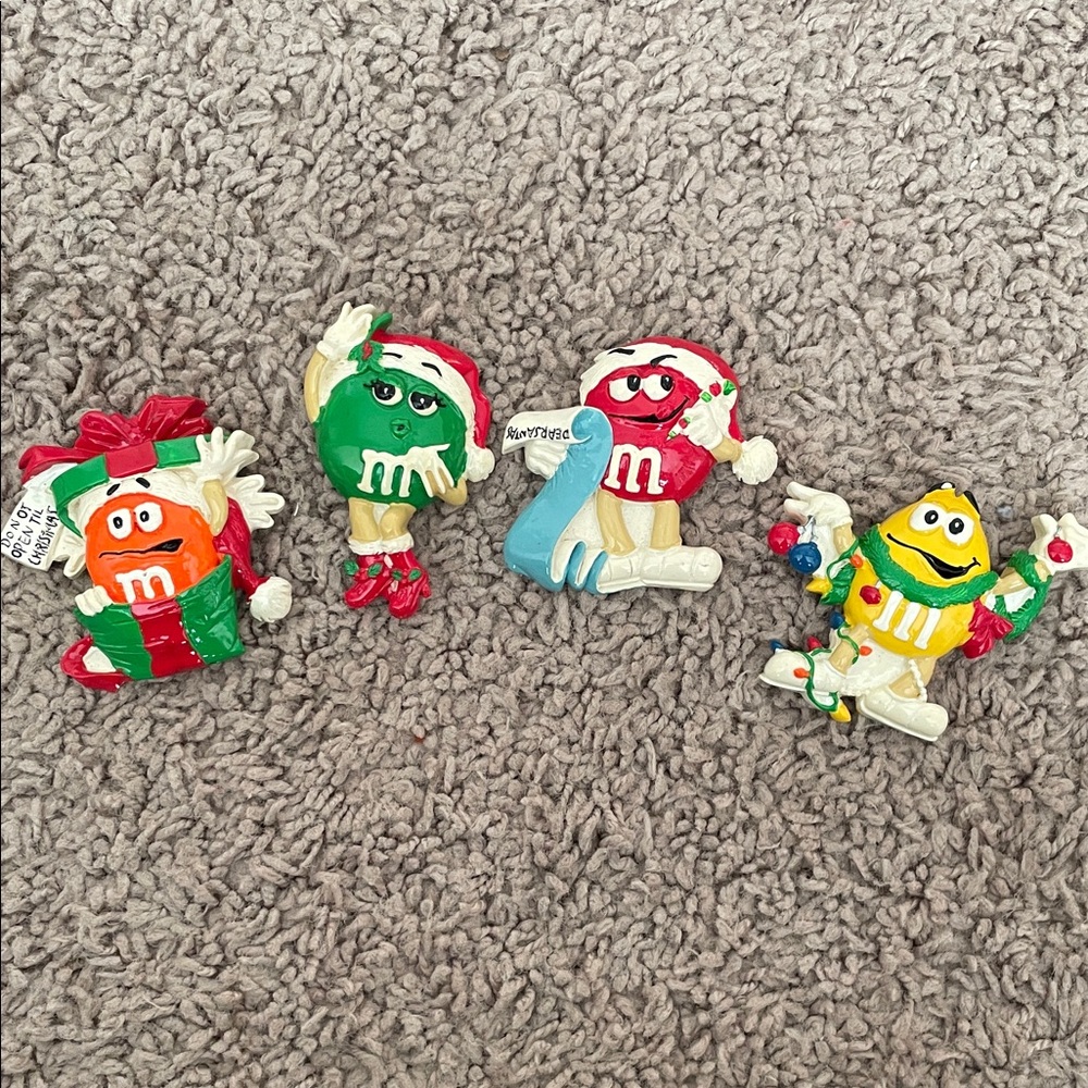 Four Vintage M&Ms‎